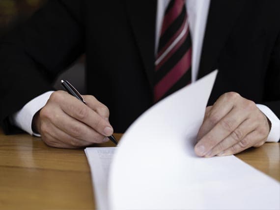 Supporto operativo nella gestione di documenti e pratiche funerarie