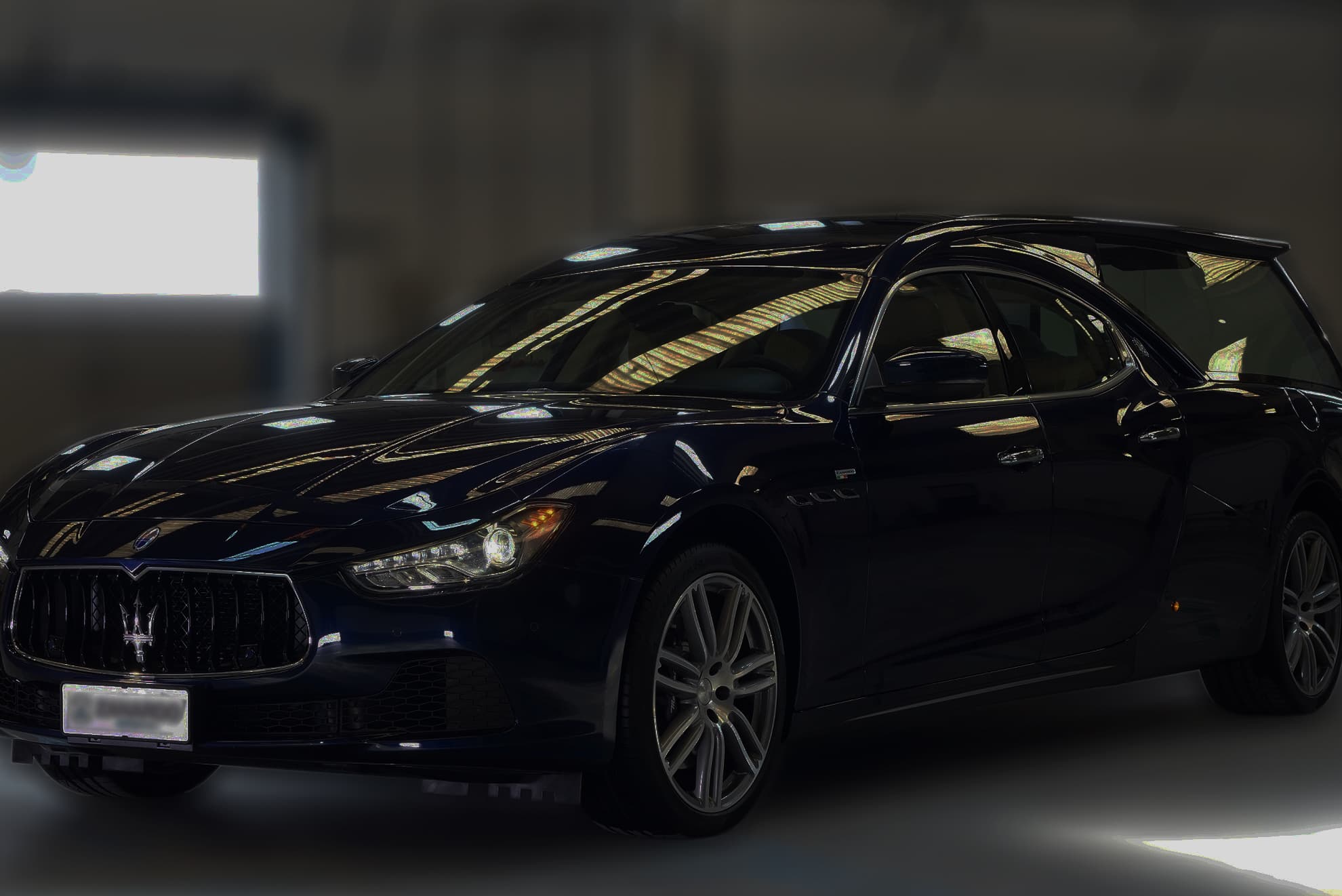 Auto funebre ALO in un contesto di trasferimento